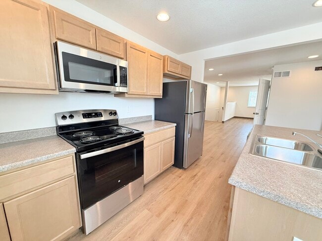 Building Photo - 8125 N Brown Station Rd