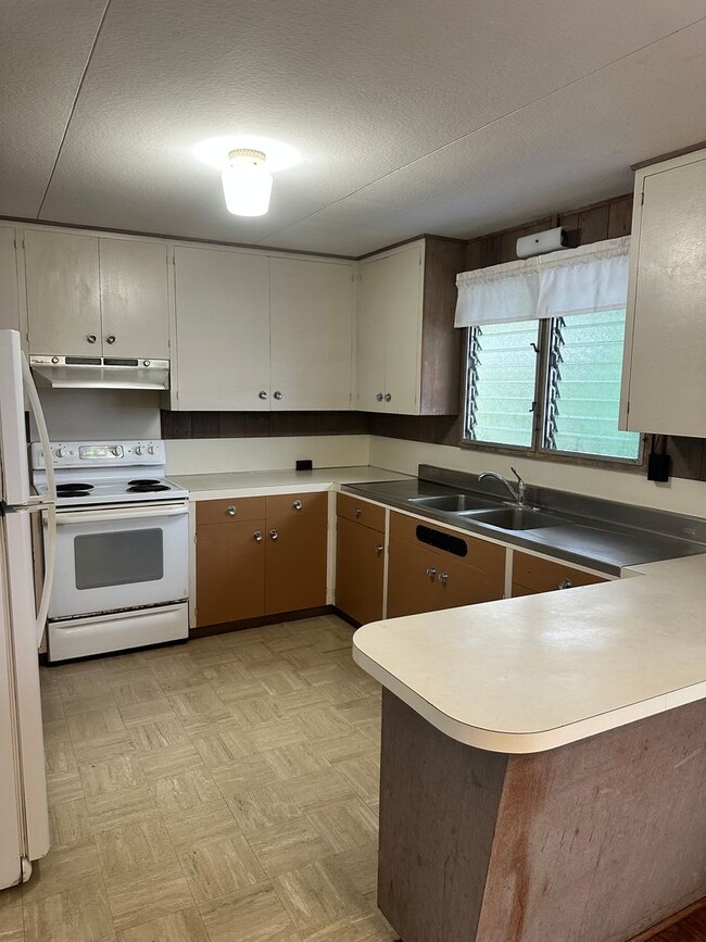 Building Photo - 3 bedroom, 1.5 bath, 1 parking, Liliha