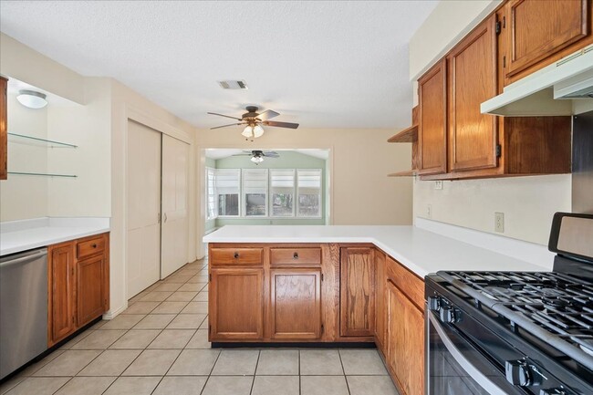 Building Photo - 605 Kingfisher Creek Dr - Nature lovers pa...