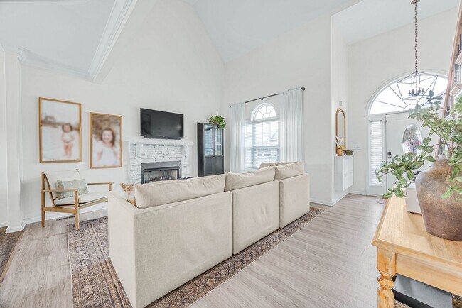 Building Photo - Pet Friendly Four Bedroom!