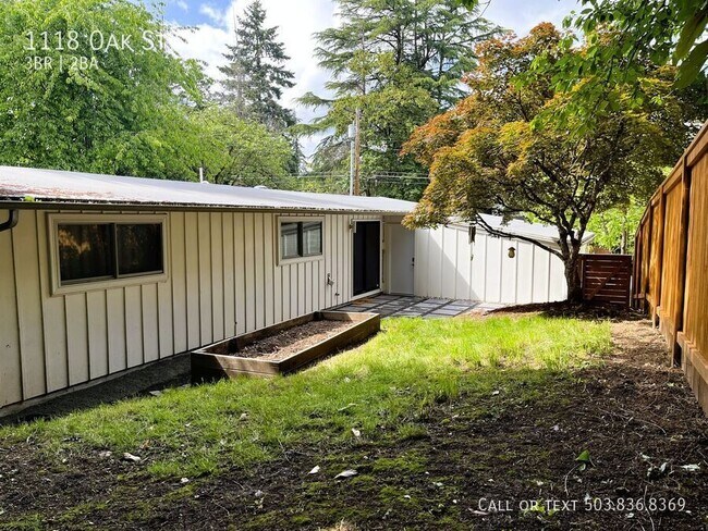 Building Photo - 1118 Oak St