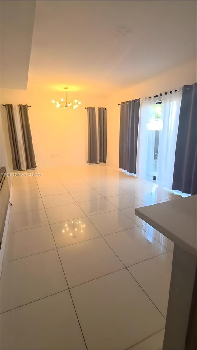 Building Photo - 206 NW 11th Ct