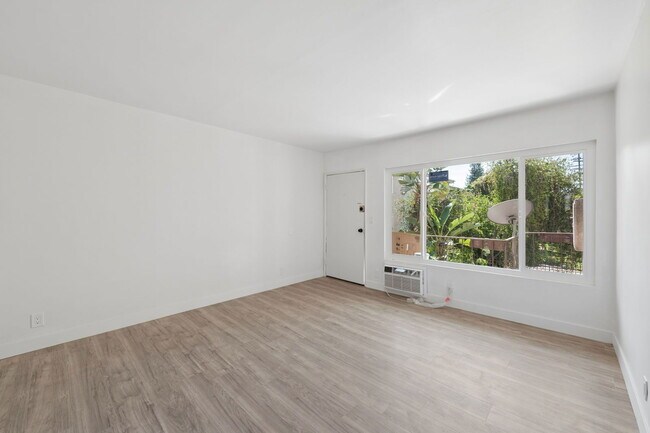 Building Photo - 6828 Fulton Ave