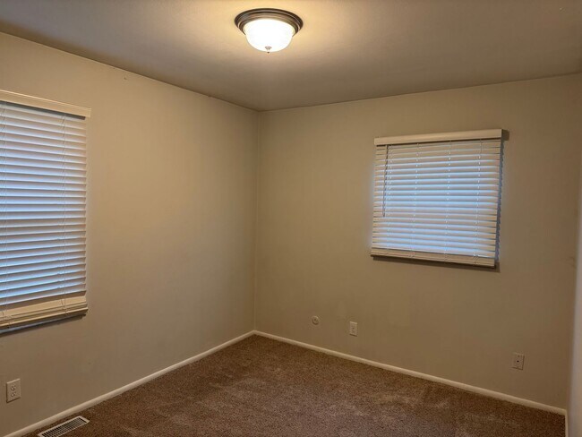 Building Photo - 3977 Sparkhill Dr