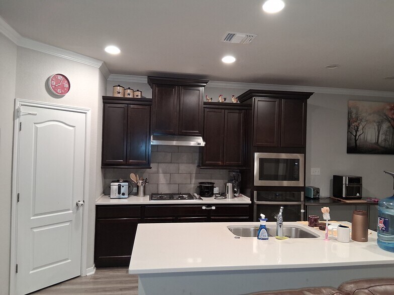 Building Photo - 6307 Southern Cross Dr