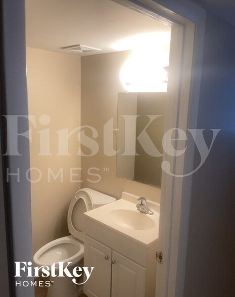 Building Photo - 14340 Kenwood Ave