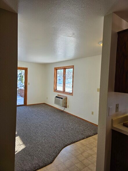 Building Photo - 722 Goldfinch Ln