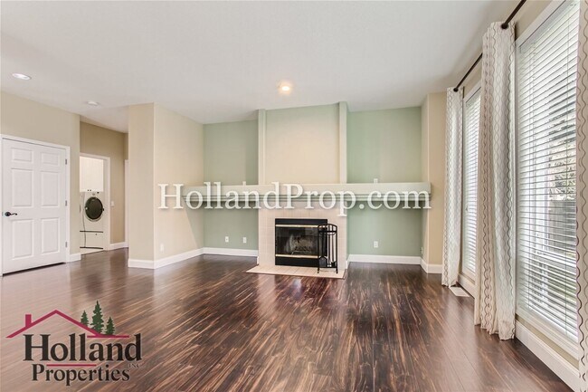 Building Photo - Beautiful 3-Bedroom Home with Dual Living Spaces & Private Backyard