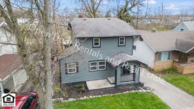 Building Photo - 2144 Edgehill Ave