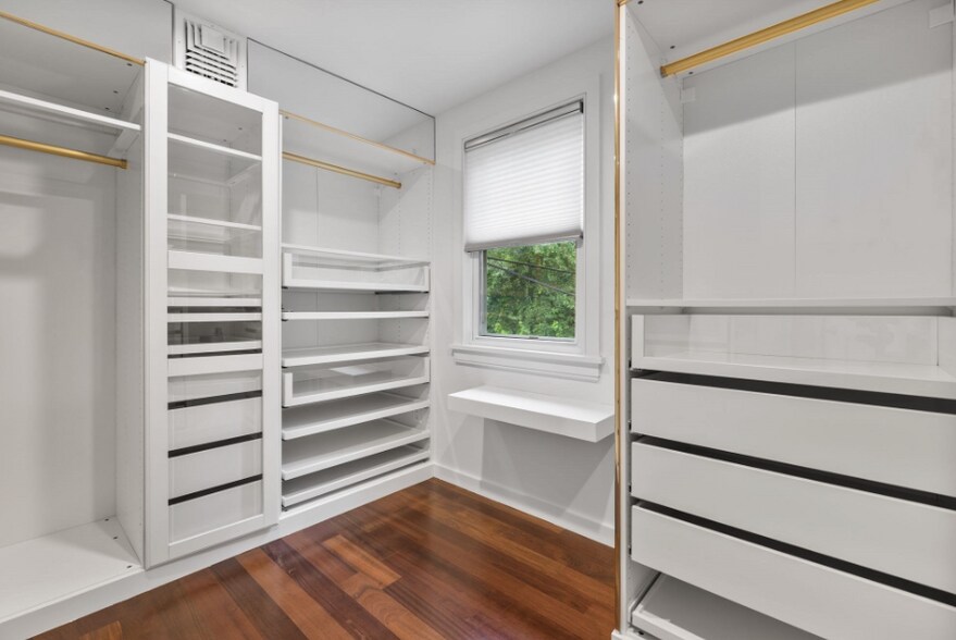 Building Photo - 4 Hadley Rd