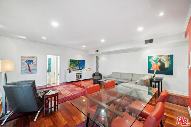 Building Photo - 502 San Vicente Blvd