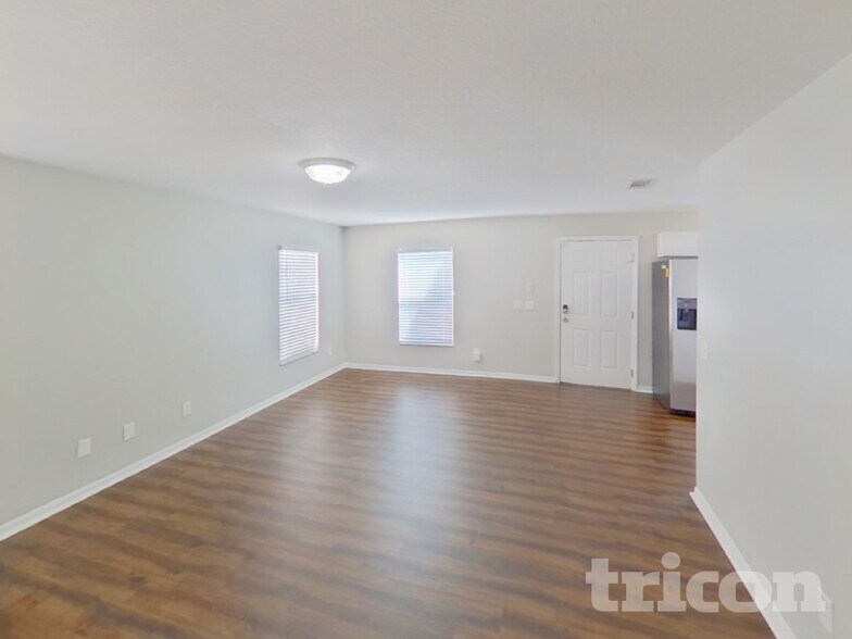 Building Photo - 1002 E 108th Ave