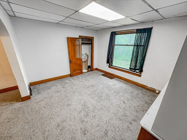 Building Photo - SE - Main &amp; 23rd St N