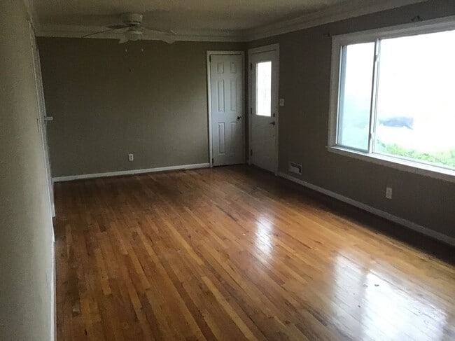 Building Photo - COMING SOON! - Newly Renovated 3Bd, 2Bth i...