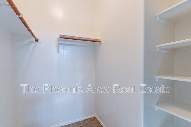 Building Photo - 2189 S Sanders Dr