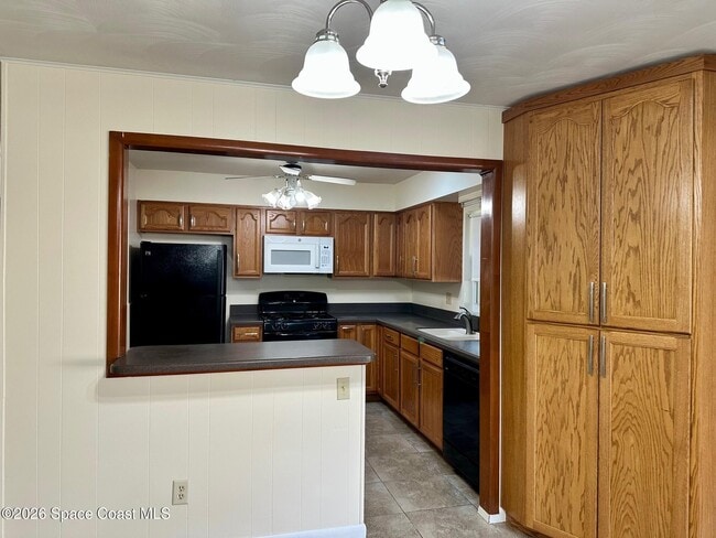 Building Photo - 680 Birchwood Ln