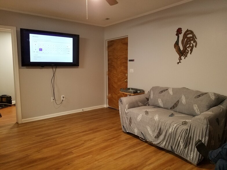 Building Photo - 453 N Flat Rock Rd