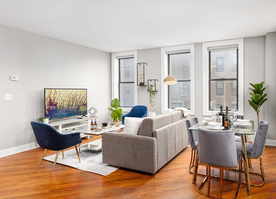 Building Photo - 5000 N Sheridan Rd