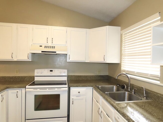 Building Photo - Near UT Tyler! 2 Bedroom, 2 Bath Duplex w/Garage