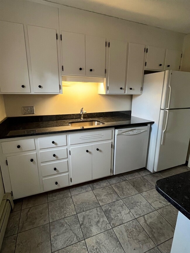 Building Photo - 1 Pine St