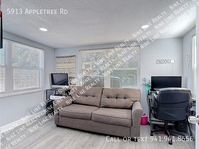 Building Photo - 5913 Appletree Rd