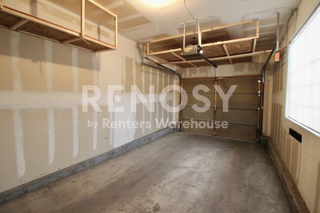 Building Photo - 3242 E 103rd Dr
