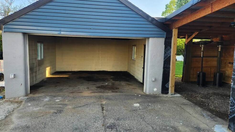 Building Photo - 4437 E Kitridge Rd