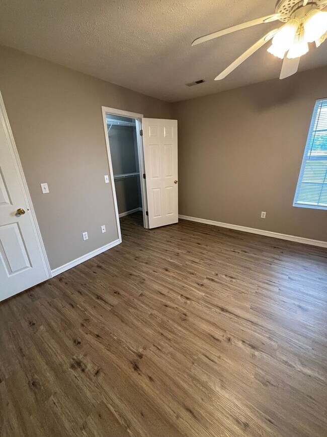 Building Photo - 4313-4315 N Morgan Ct