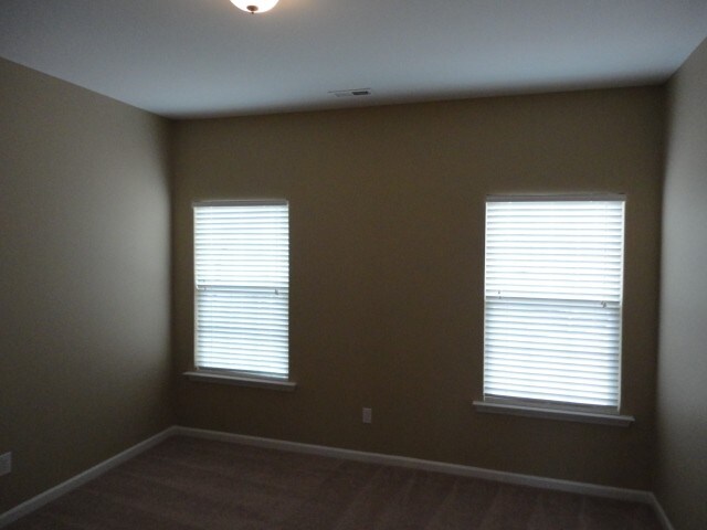 Building Photo - 1010 Golden Crest Dr