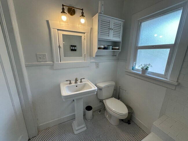 Building Photo - GORGEOUS Salt Lake Home!!!