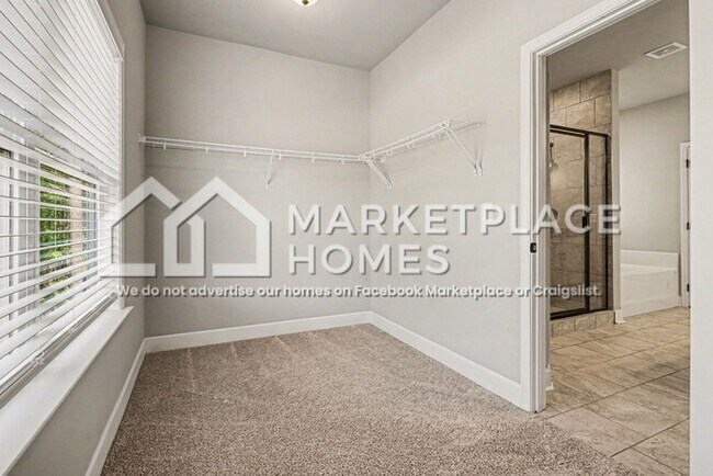 Building Photo - 110 Hawthorn Ln