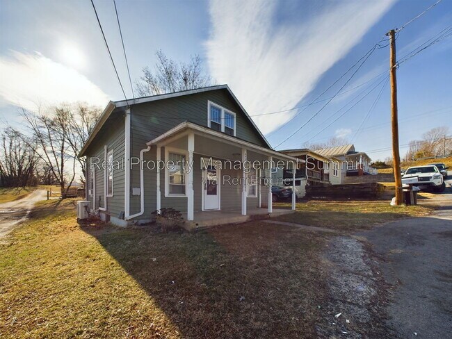 Building Photo - 2408 Poplar St