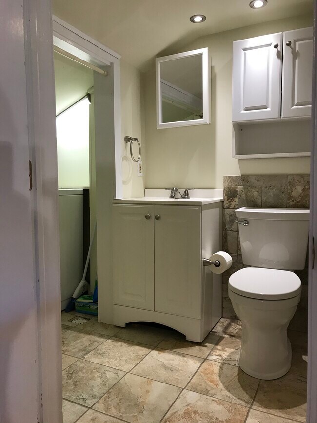 bathroom - 49 School St