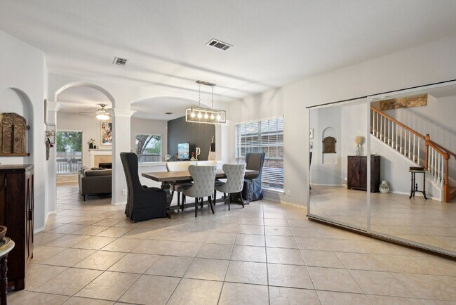 Building Photo - "Discover Comfort & Style: Spacious 3-Bedr...