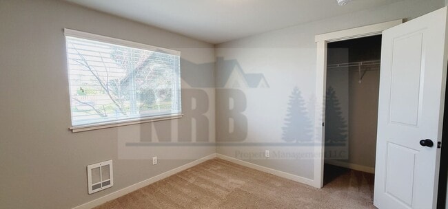 Building Photo - Stunning House in North Tacoma!