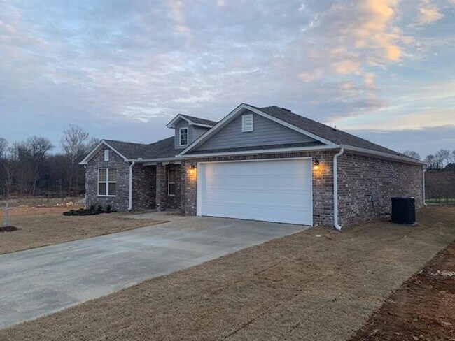 Building Photo - Spacious and Comfy 4 bedroom house in Bentonville! FOR RENT