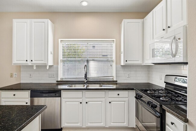 Building Photo - 9811 Sandtown Cir