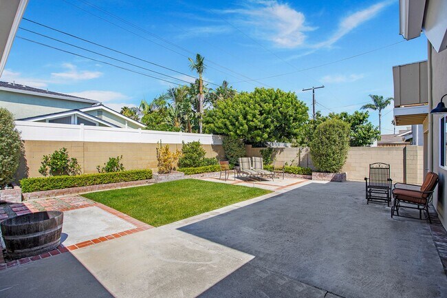 Building Photo - South Huntington Beach Home