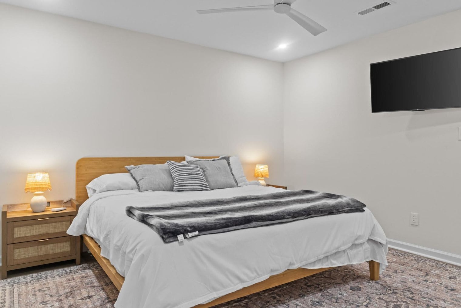 Building Photo - 170 Northview Dr