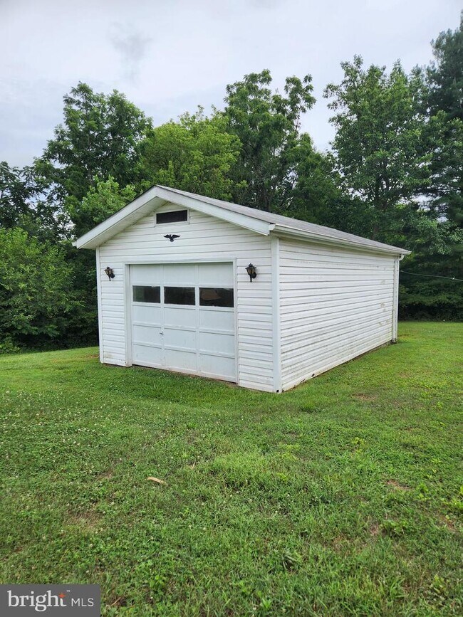 Building Photo - 12426 Legore Rd