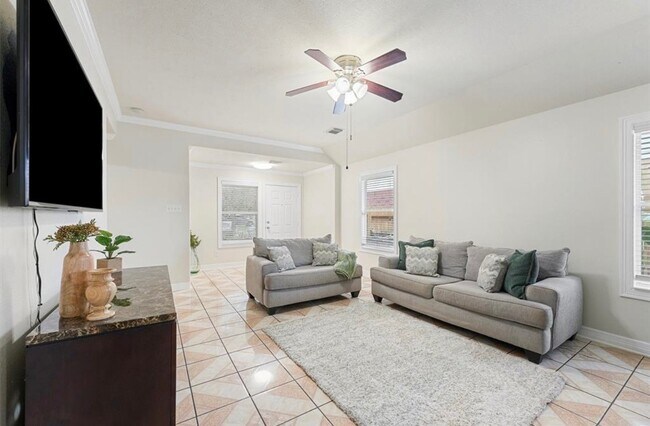 Building Photo - 1614 York Creek Dr