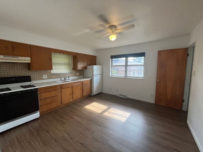 Building Photo - 2 bedroom in Wood River