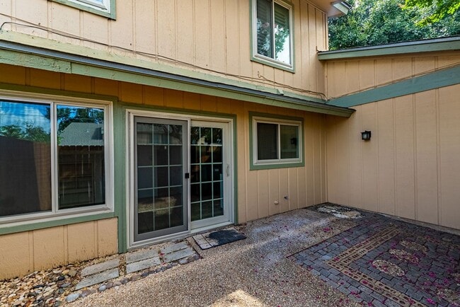Building Photo - 9604 Blue Creek Ln