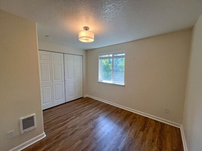 Building Photo - Charming SE Portland Home in a Central, Accessible Location