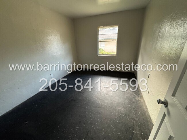 Building Photo - 341 Iota Ave S