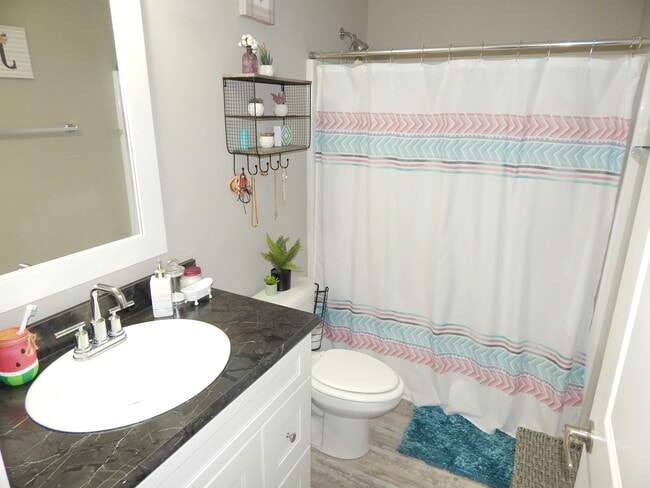 Building Photo - 180 Economy St