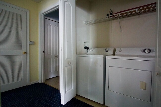 Building Photo - 1 bed Condo Ready to Move in in Kissimmee!!!