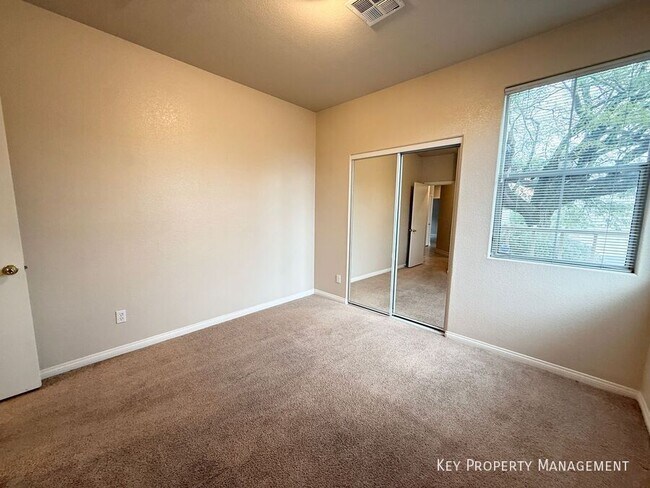 Building Photo - 10511 Broadhead-