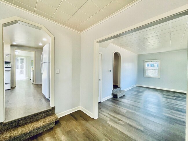 Building Photo - Renovated 4 bedroom 2 bath Home with Plenty of Space!
