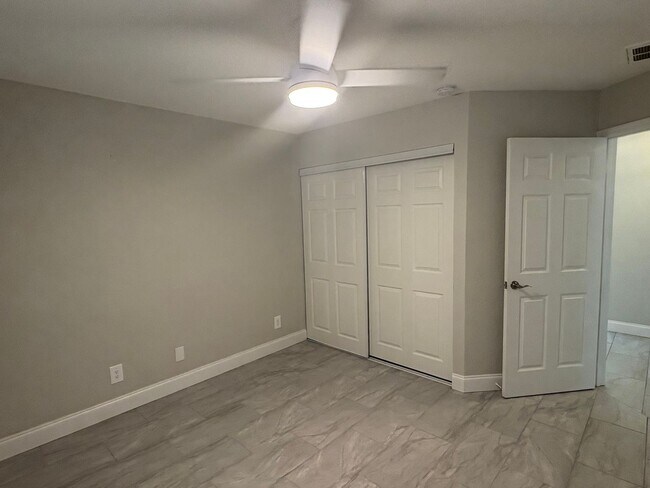 Building Photo - 3/2/2 with Solar!